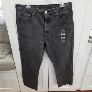 Women's Levi's cropped black jeans